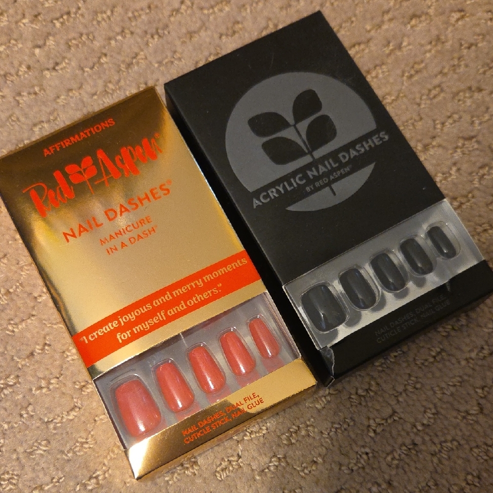 Red Aspen Nail Dashes Acrylic Nail Set - Coral & Black